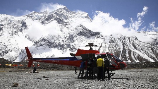 Helicoptero en el campo base del Annapurna