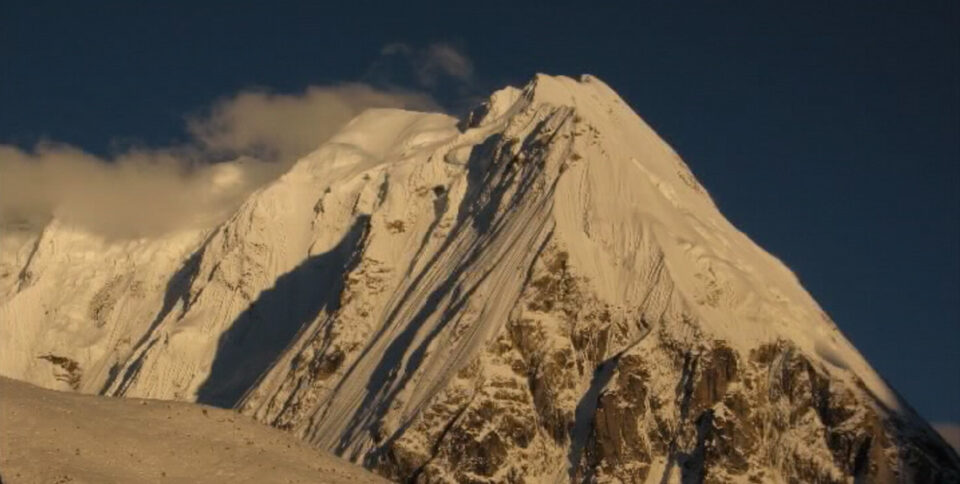 2006. Dome Khang
