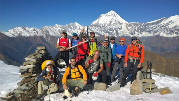 Dhaulagiri de fondo