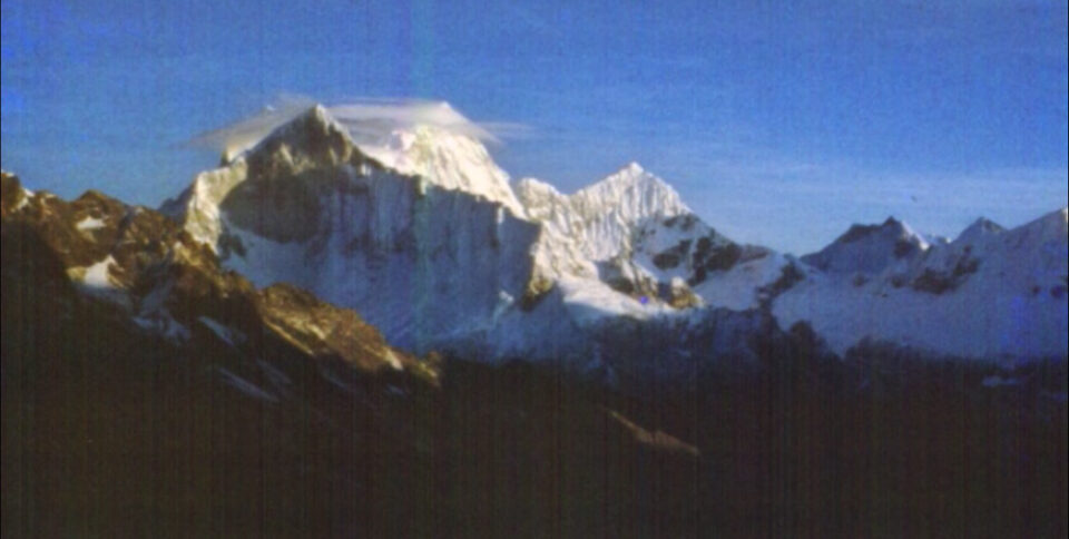 1985. Perú
